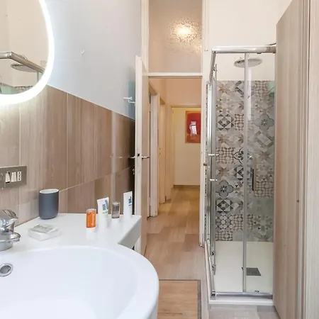 Guest house Double In The Center - 20 Min Walk From Duomo