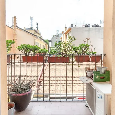 Guest house Double In The Center - 20 Min Walk From Duomo